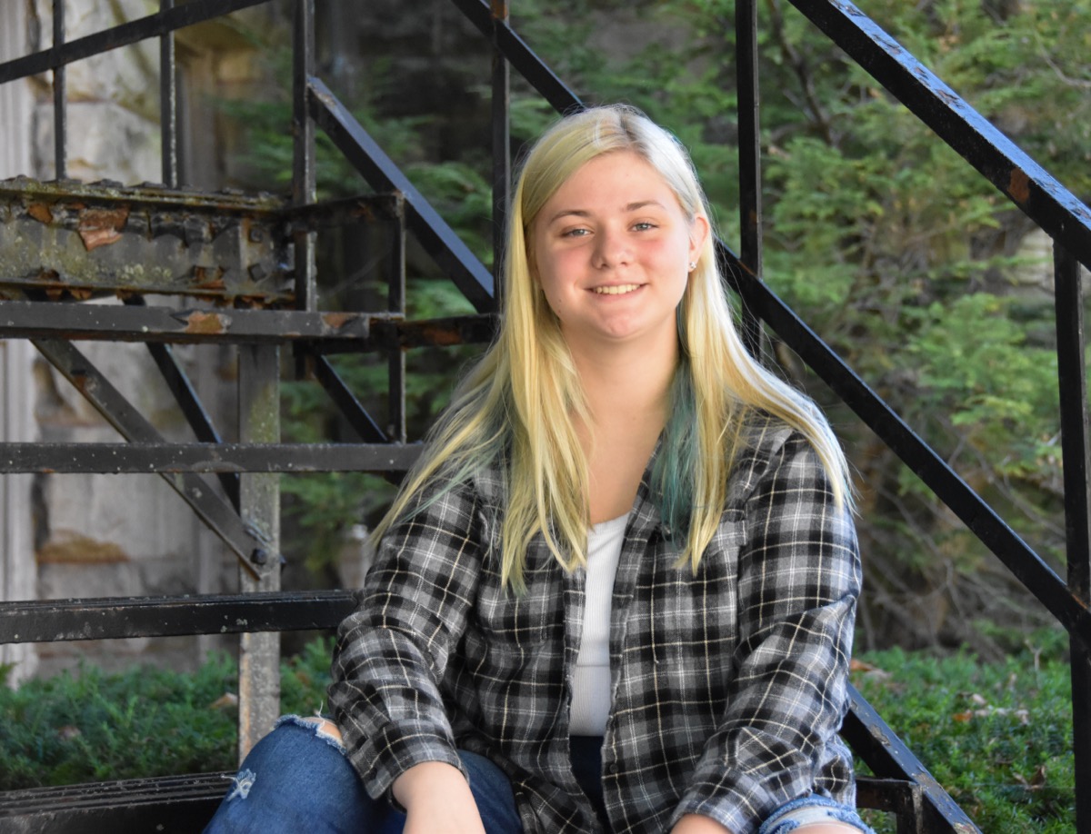 Professional senior portrait session by Photos by B4